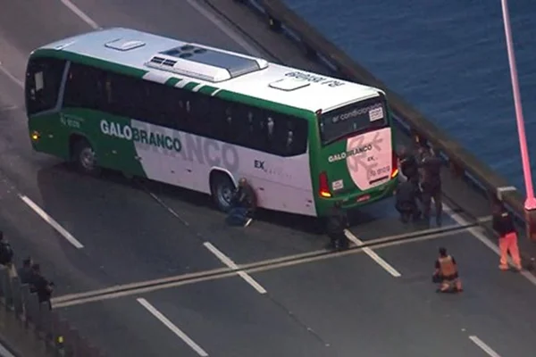 Há 23 anos, ônibus da Viação Galo Branco também foi sequestrado no RJ