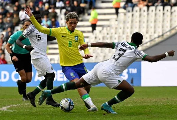 Ramon festeja o sub-20 e evita falar da Seleção principal