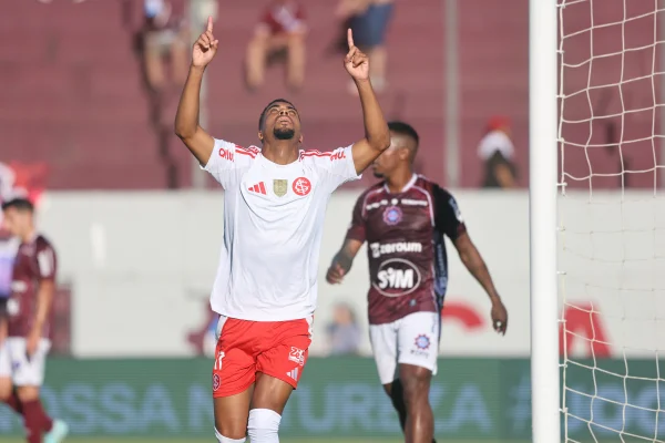 Imagem colorida da partida entre Internacional x Caxias