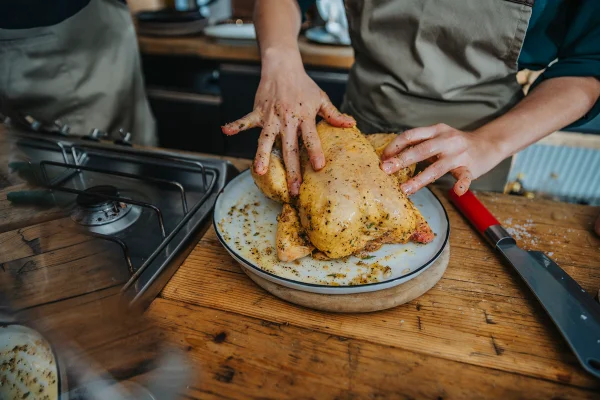 Segredo da marinada: chef revela dicas para um frango perfeito