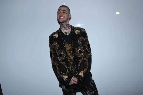 Marshmello lança single em colaboração com Lil Peep, morto em 2017