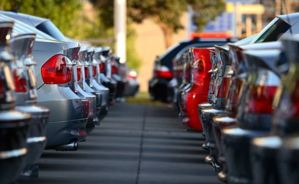 Conheça as montadoras de carros que mais deixam clientes insatisfeitos