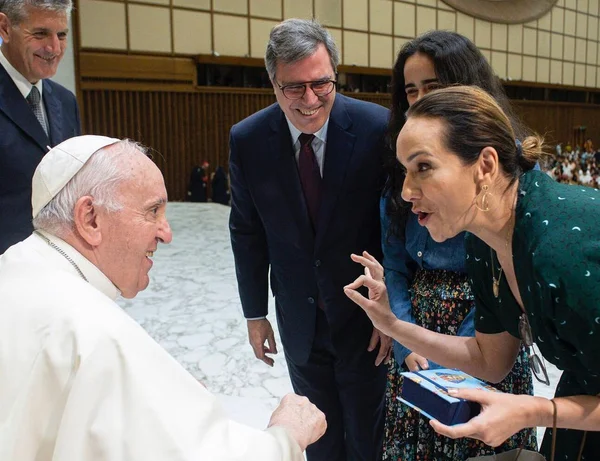 Foto colorida de Maria Beltrão