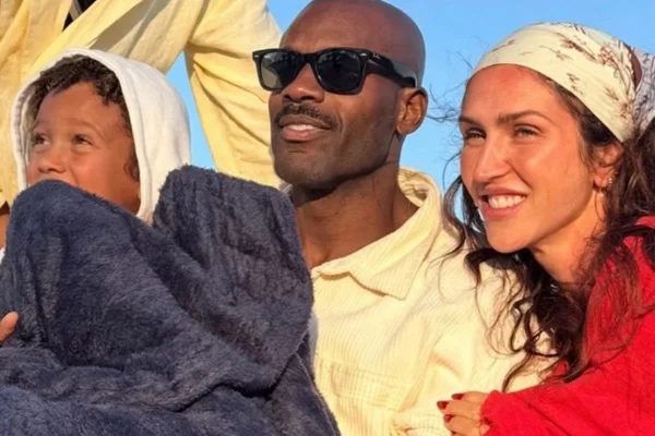 "Tempo voa", diz Rafael Zulu após esposa, Aline Becker, chorar pelo crescimento do filho, Kalu - Metrópoles