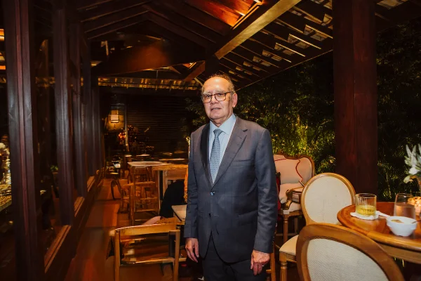 Ministro Gilmar Mendes convida para coquetel - Metrópoles
