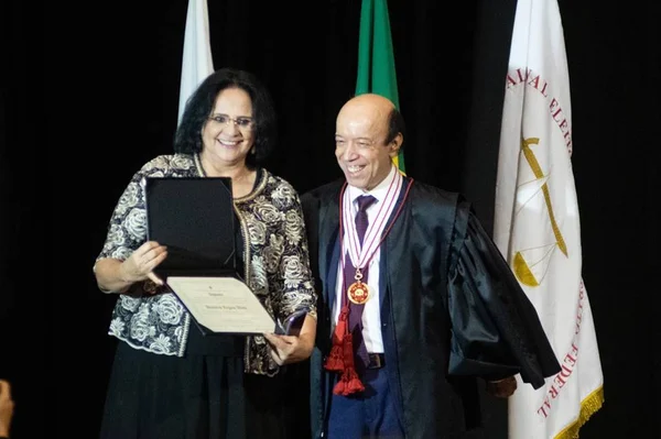 Damares em discurso de diplomação: “Palanques têm de ser desmontados”