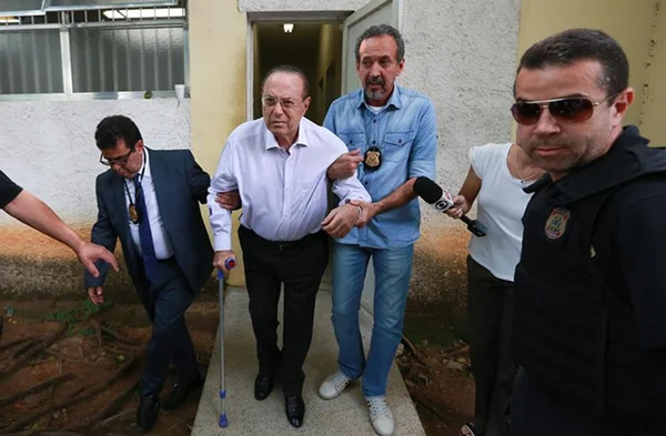 Juiz adia decisão e Maluf passará Ano-Novo na Papuda