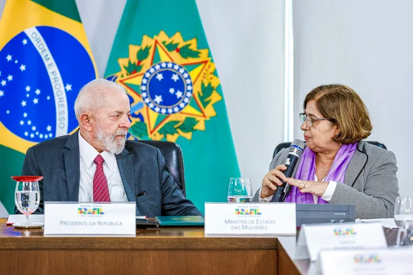 Lula e ministra Cida Gonçalves - Metrópoles