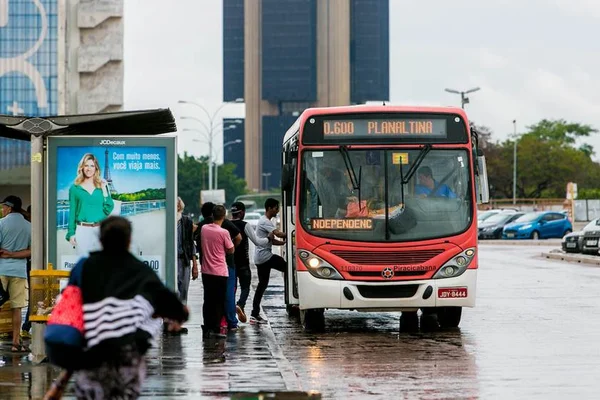 CNT: 31,8% dos motoristas de ônibus foram alvo de assalto e vandalismo