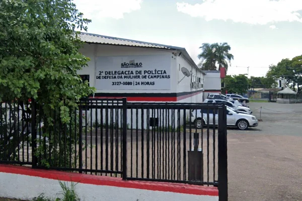 Imagem colorida da 2 ddm de Campinas, onde mulher foi morta por marido após casamento. Metrópoles