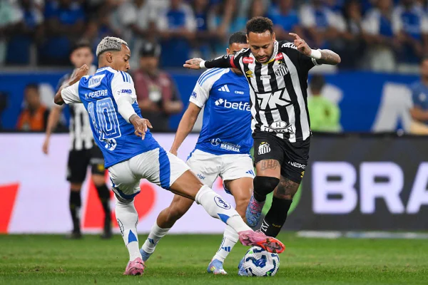 Brasileirão: Cruzeiro e Santos fazem duelo de desesperados no Mineirão