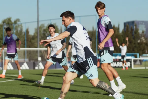 Foto colorida de Lionel Messi - Metrópoles