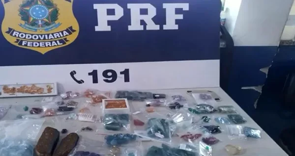 PRF flagra irmãos com pedras preciosas sem nota fiscal em Uruaçu, Goiás