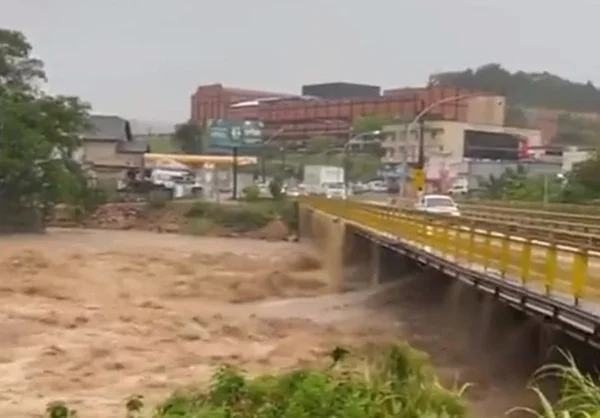 Imagem colorida de Mar de lama em SC