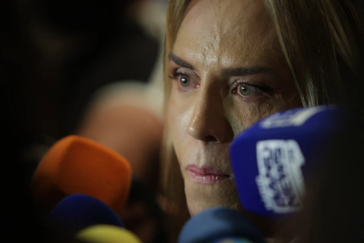 Saga da botina: Paula provoca e Celina manda sapato para a adversária - imagem 1 Saga da botina: Paula provoca e Celina manda sapato para a adversária - imagem 1