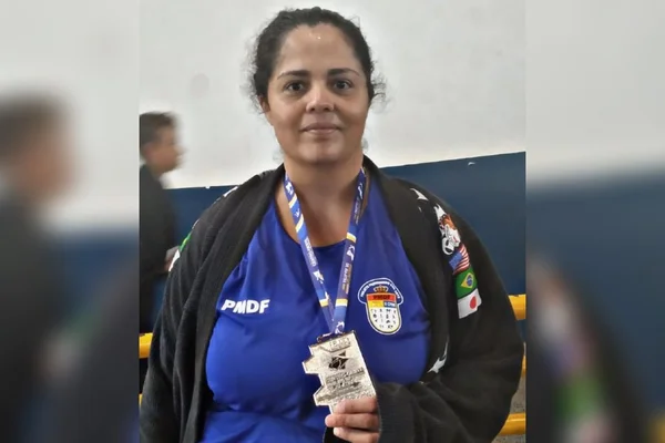 Lutadora de jiu-jitsu