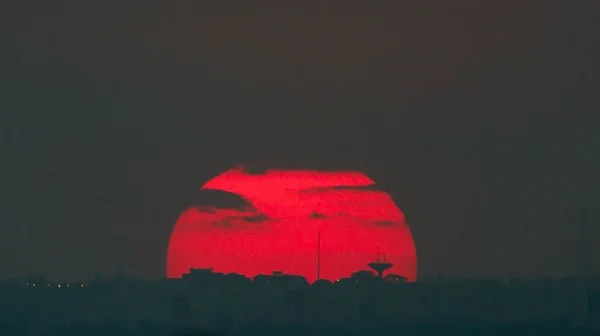 Aumentou o calor no DF? A poluição, também