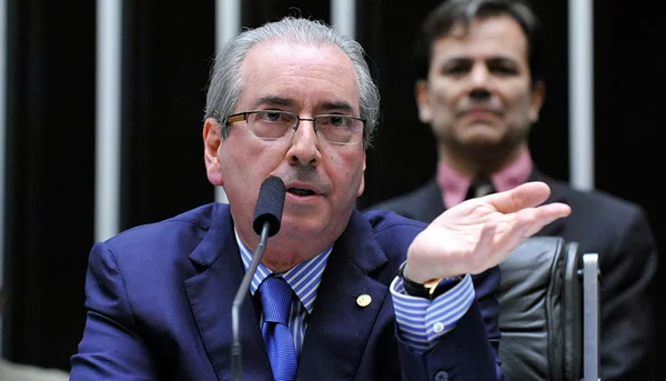 Eduardo Cunha volta à Câmara para posse da filha 7 anos após cassação