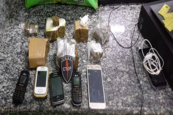 PM apreende adolescente após tentativa de delivery de drogas próximo ao CPP