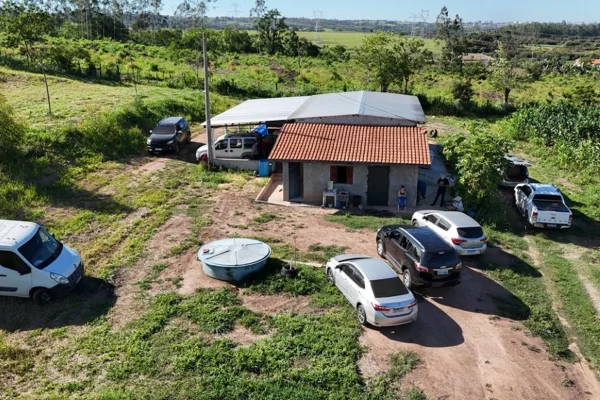 Polícia Civil descobre fábrica clandestina de bebidas falsificadas