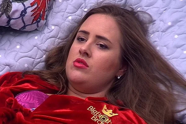 Ex-BBB Patrícia Leitte se inspira em foto icônica de Paolla Oliveira