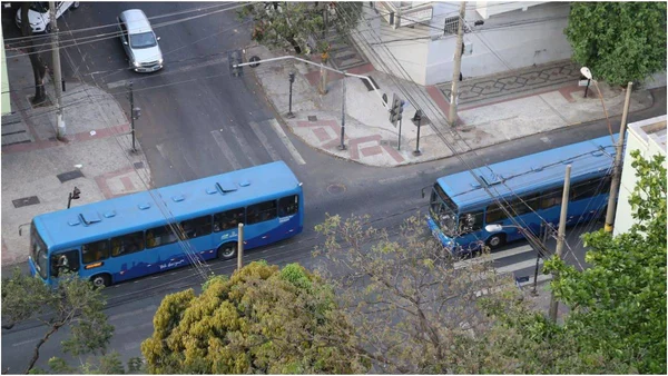 Por reajuste salarial, motoristas de ônibus entram em greve em BH