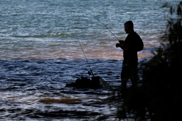 Celina sanciona lei que reconhece pesca como esporte no DF