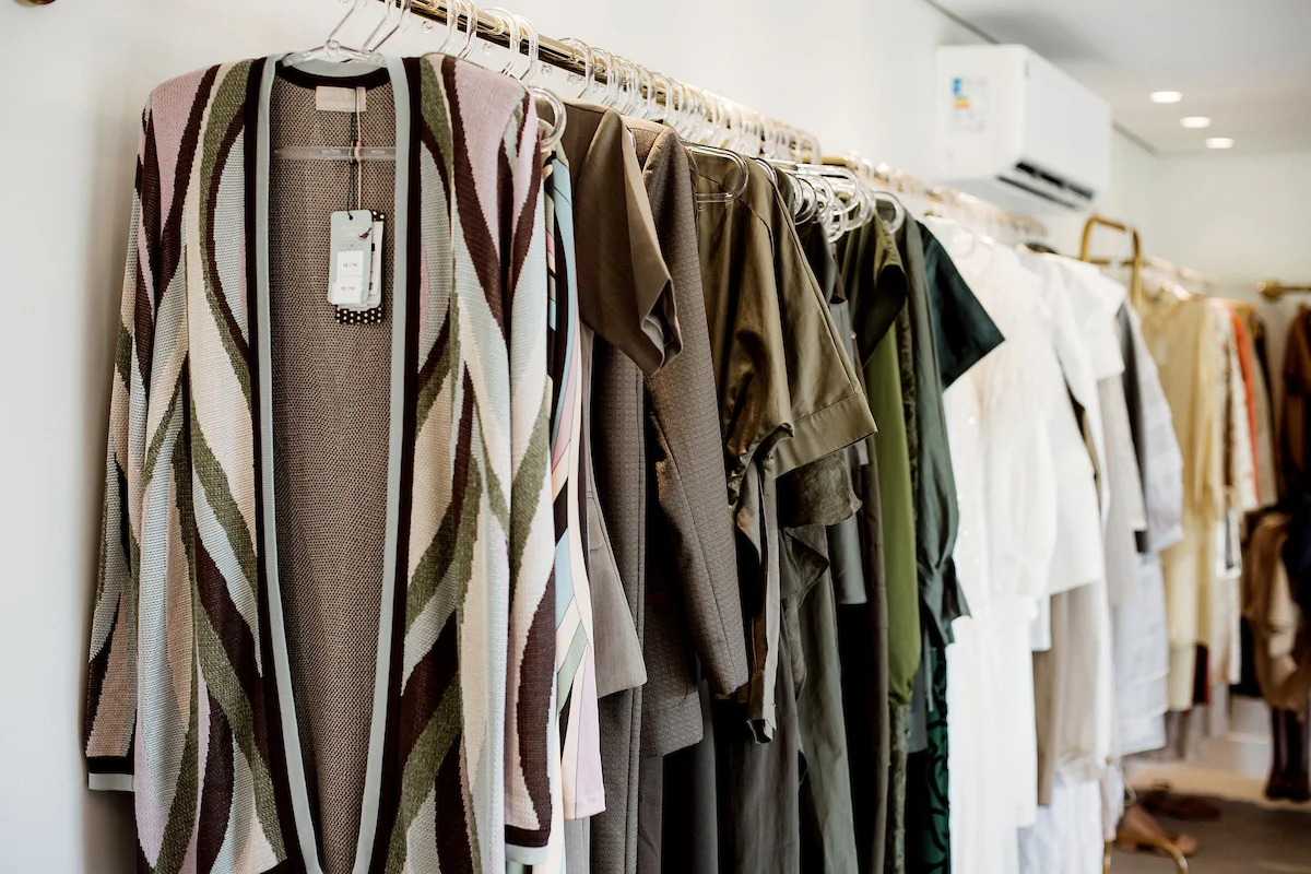 Peças de roupa em exposição Peças de roupa em exposição