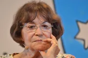 Fotógrafa e ativista Cláudia Andujar receberá o título junto ao cantor