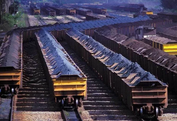 imagem colorida operação de minério de ferro da Vale - Metrópoles