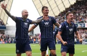 Jogadores do Milwall comemoram gol contra o West Ham Jogadores do Milwall comemoram gol contra o West Ham