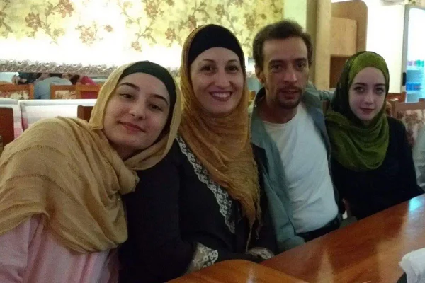 Ana Clara, Calinka, Tales e Julia