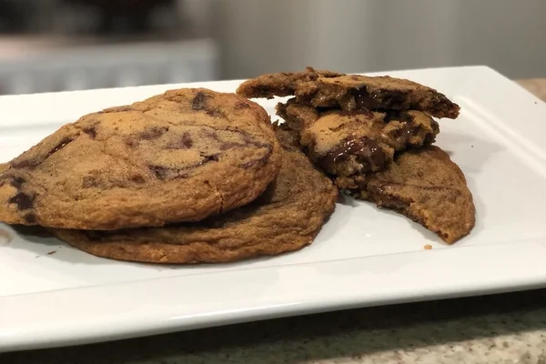 Cozinha de Solteiro: prepare cookies de baunilha com chocolate