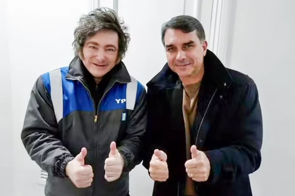 Javier Milei posta foto com Flávio Bolsonaro em 29 de junho de 2026 -- Metrópoles