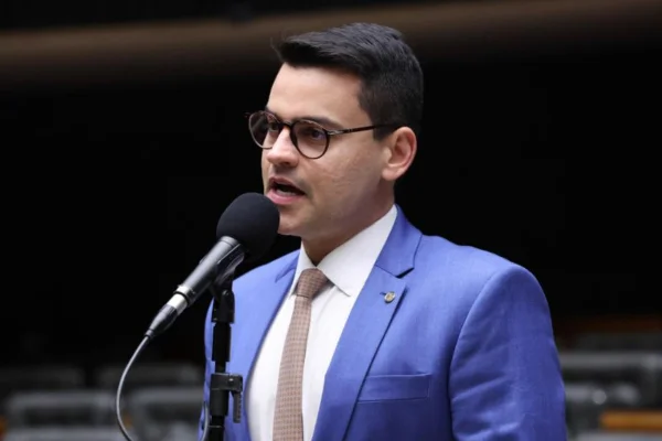 Deputado manda emenda a shows de cantor do qual ele é empresário - destaque galeria Deputado manda emenda a shows de cantor do qual ele é empresário - destaque galeria