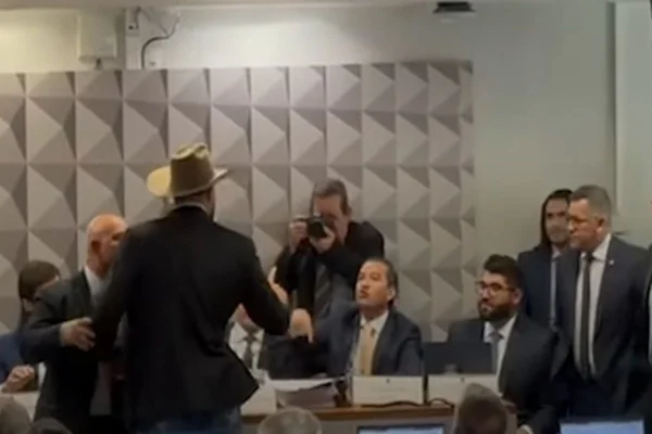 OAB vê quebra de decoro e aciona Justiça após confusão na CPMI do INSS