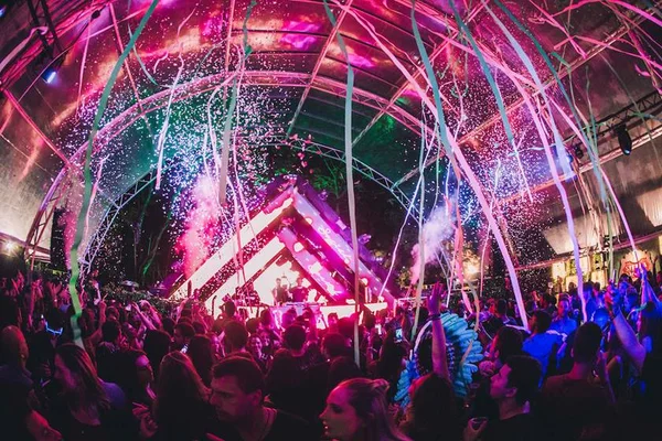 Festa Savage surpreende com decoração temática e muita gente bonita