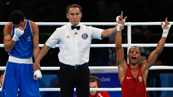 Robson Conceição leva medalha de ouro na final do boxe