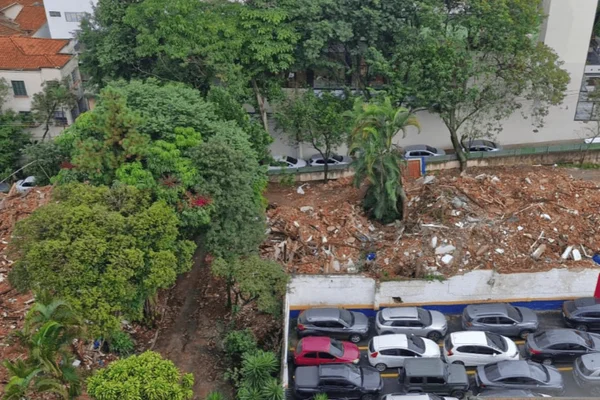 Prefeitura multa empresa por demolir casas de 1937 sem autorização - destaque galeria Prefeitura multa empresa por demolir casas de 1937 sem autorização - destaque galeria