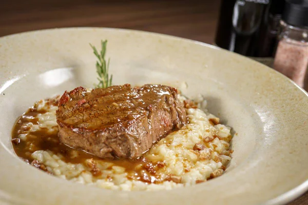 Repaginado, Secreto reabre com proposta de gastrobar em Águas Claras