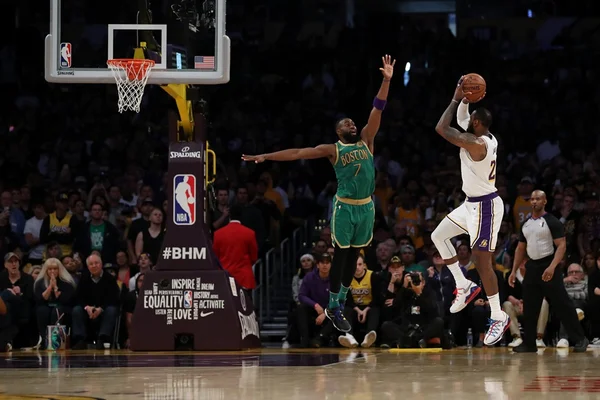 Lakers vencem Celtics com LeBron decisivo e muita controvérsia