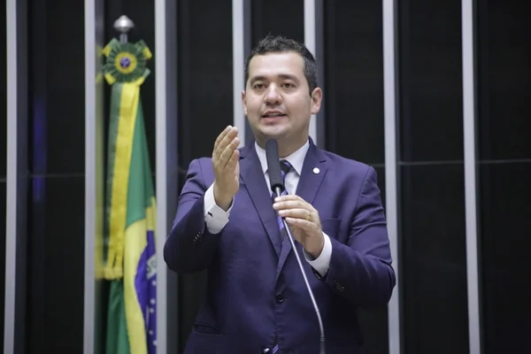 Deputado Ricardo Silva (PSD-SP) discursando na tribuna da Câmara dos Deputados