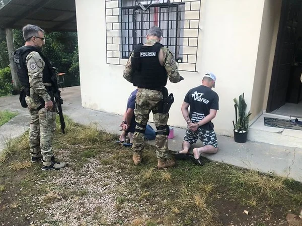 PR: pai e filho são presos suspeitos de matar jovem após discussão