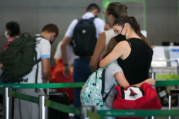 Vai viajar no feriado? Saiba quais máscaras usar nos aeroportos