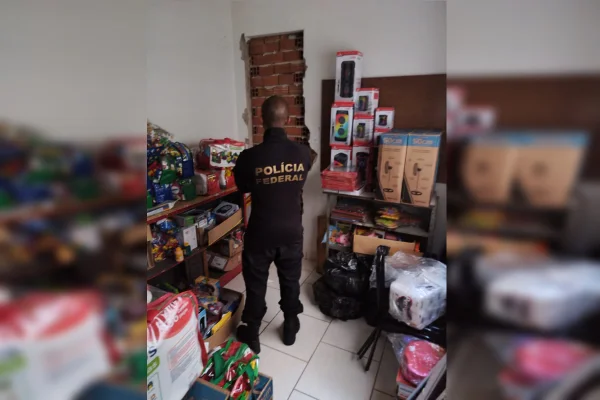Diretor é preso pela PF por roubar merenda e desviar material escolar