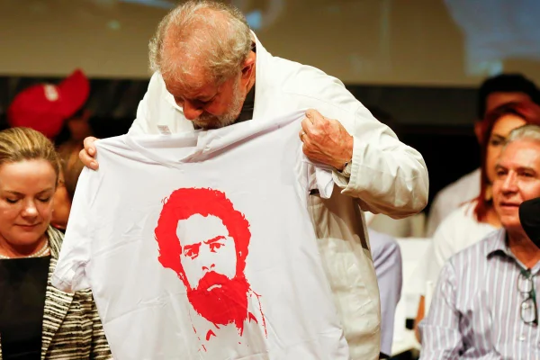 É difícil deixar de ser rei, mas Lula precisa apostar em novos nomes