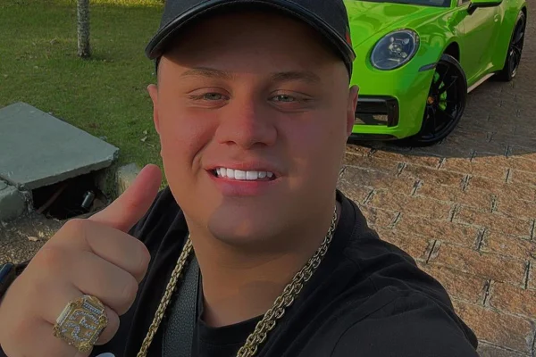Foto colorida de Giliard Santos, filho de Deolane Bezerra - Metrópoles