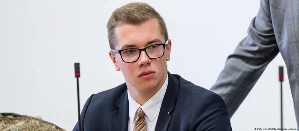 Eleito para o Parlamento da Baviera na última eleição, em 8 de outubro, Halemba nem chegou a tomar posse como deputado quando foi preso