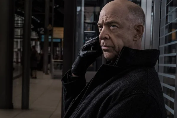 Série Counterpart estreia com maratona no fim de semana