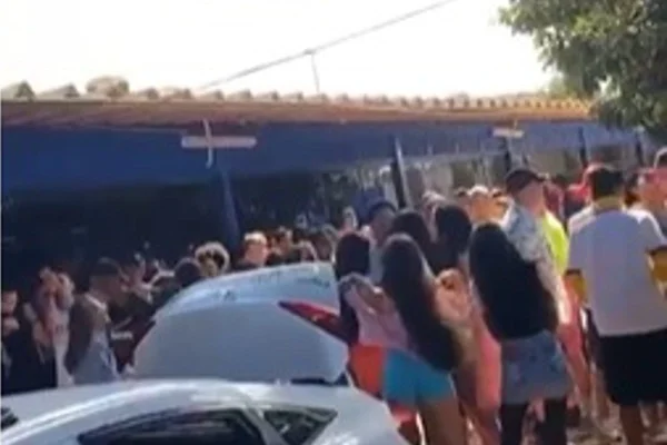 Escola do DF encerra trote de formandos após tocar funk: “Fugiu de contexto”